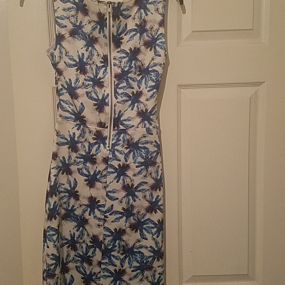 Dress - Picture 4 of 4